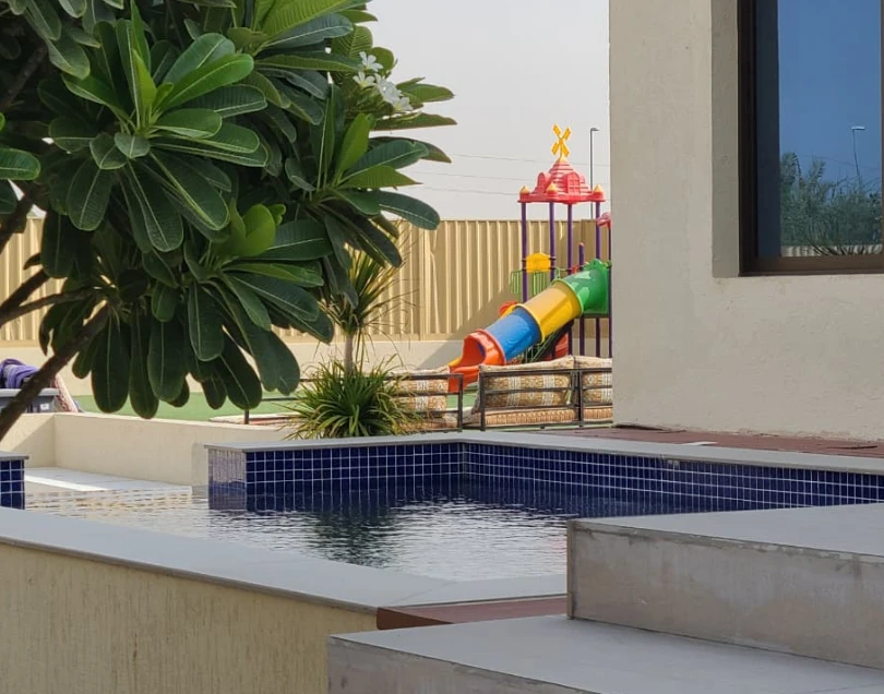DXB 008